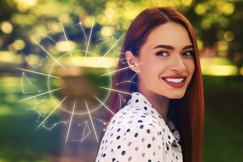 Astrologie - Die Kunst, das Unsichtbare zu deuten: Foto: © New Africa / AdobeStock / #1381617332
